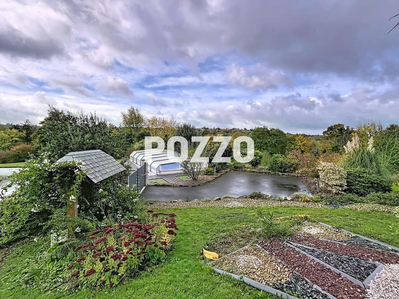 Maison - 275 m² - 11 pièces