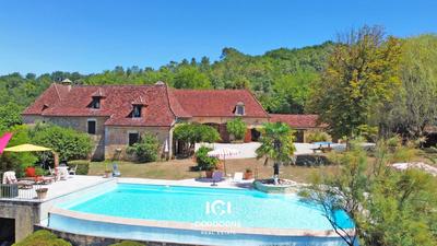 Propriété - 340 m² - 8 pièces