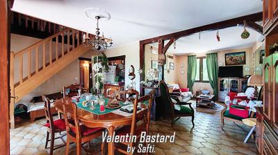 Maison - 213 m² - 8 pièces