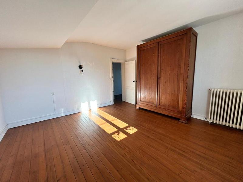 Maison - 201 m² - 7 pièces