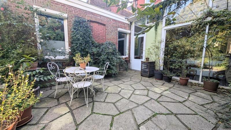 Maison - 340 m² - 8 pièces