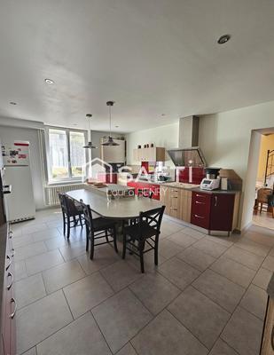 Maison - 275 m² - 8 pièces