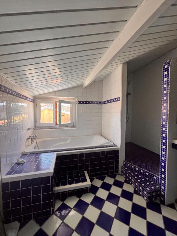 Maison - 280 m² - 8 pièces