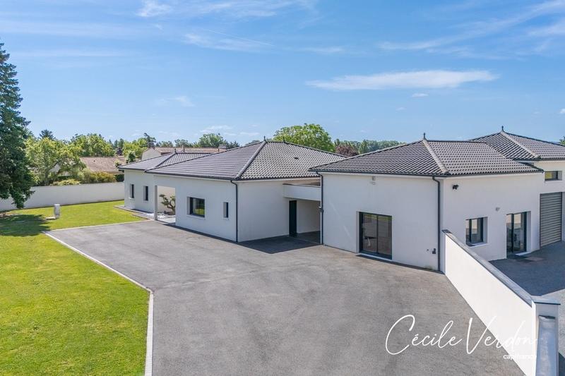 Maison - 281 m² - 9 pièces