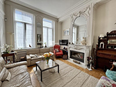 Maison - 326 m² - 11 pièces