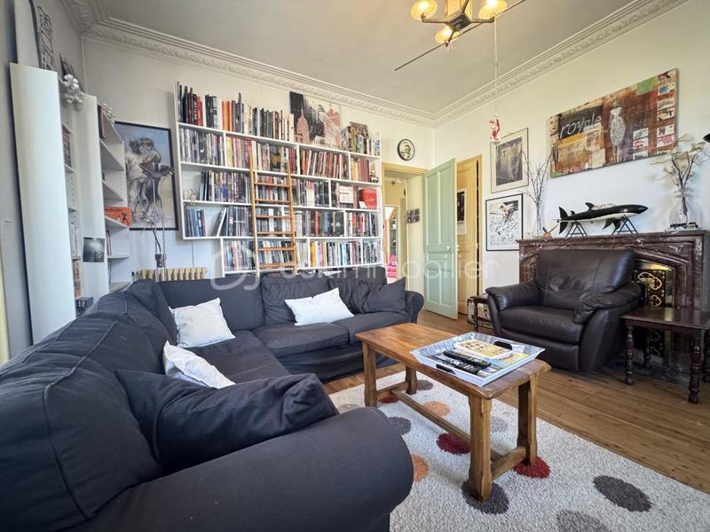 Maison - 225 m² - 12 pièces