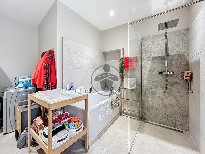 Maison - 180 m² - 6 pièces