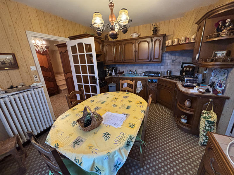 Maison - 285 m² - 11 pièces