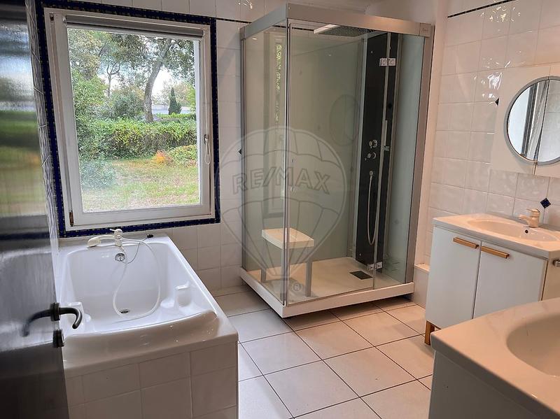 Propriété - 264 m² - 6 pièces