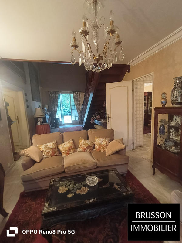 Villa - 256 m² - 6 pièces