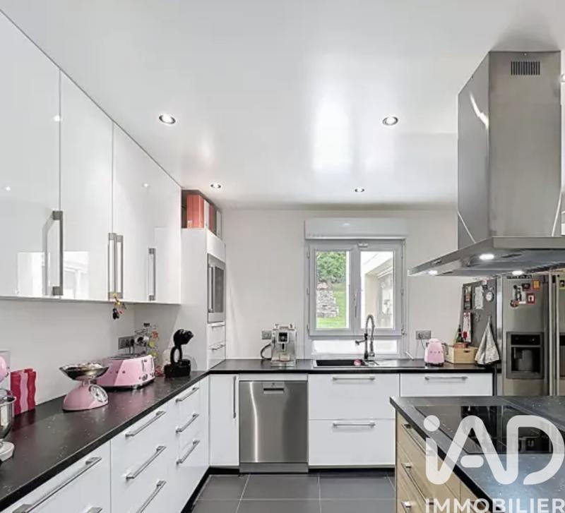 Maison - 180 m² - 8 pièces