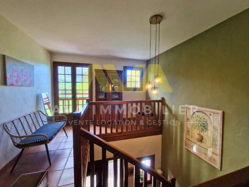 Maison - 300 m² - 9 pièces