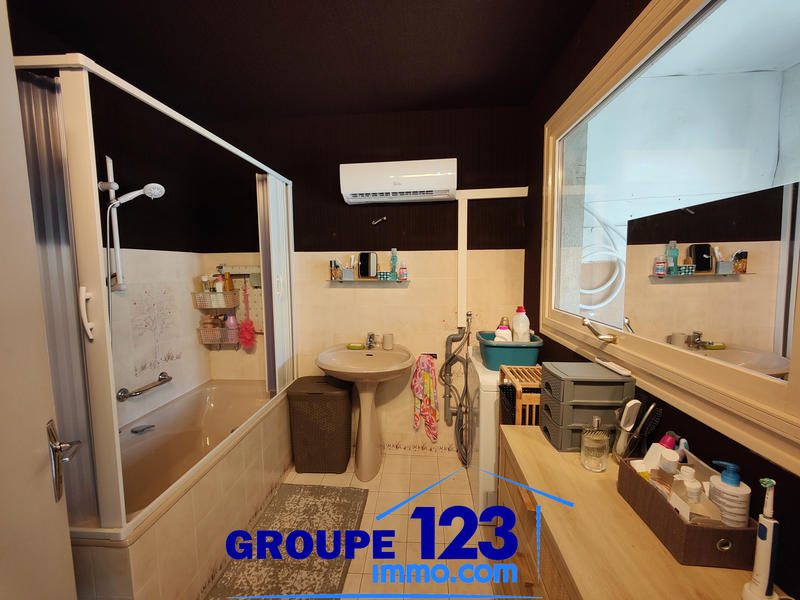 Maison - 205 m² - 9 pièces