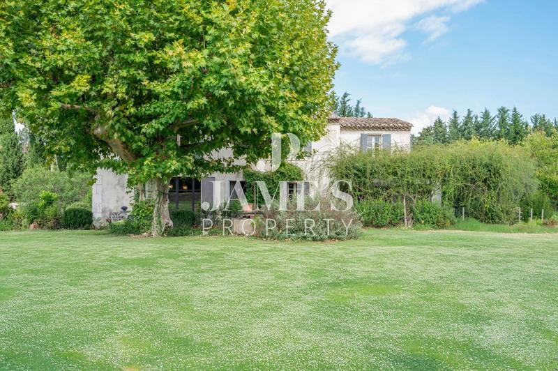 Maison - 300 m² - 7 pièces