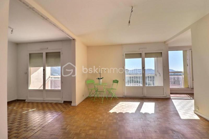 Appartement - 80 m² - 3 pièces