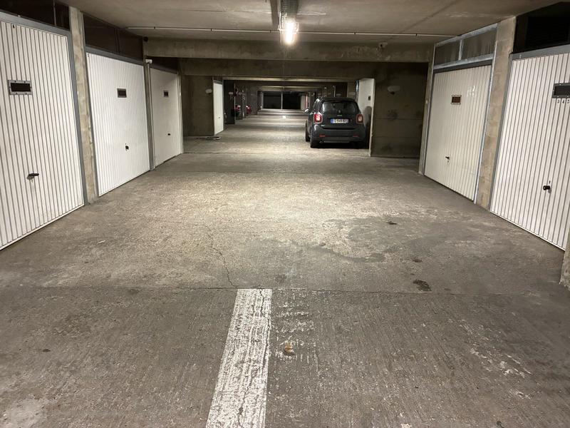Parking / Garage - 12 m²