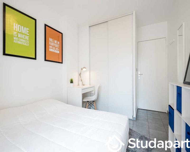 Chambre - 90 m² - 1 pièce