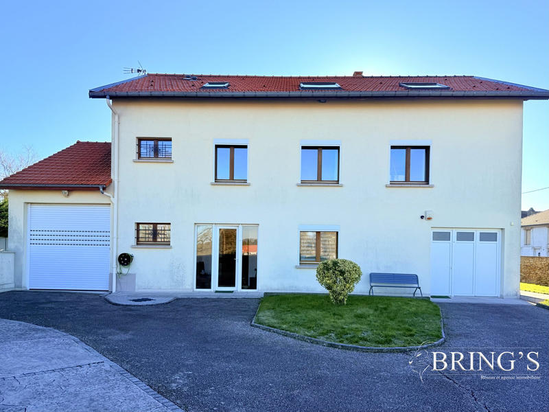 Maison - 250 m² - 8 pièces