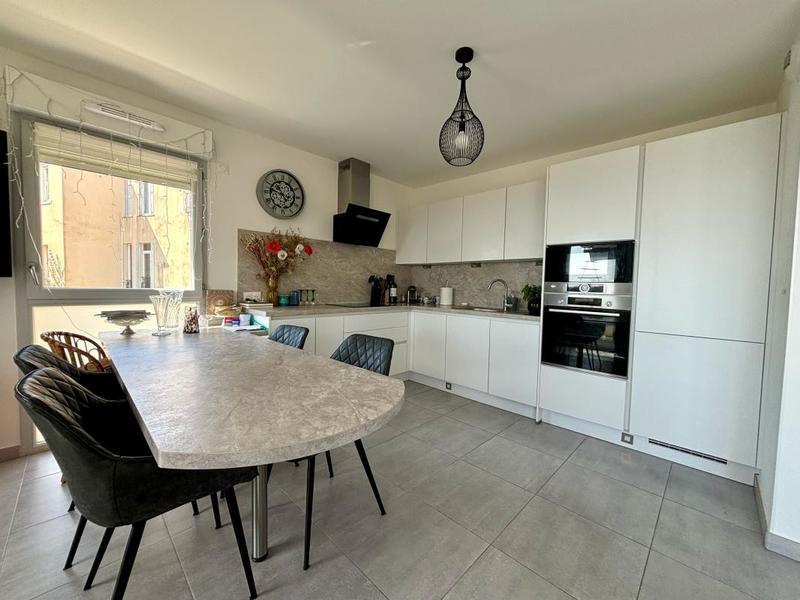 Penthouse - 67 m² - 3 pièces