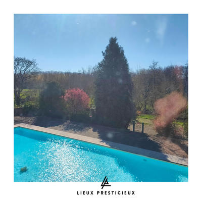 Demeure - 1 500 m² - 55 pièces