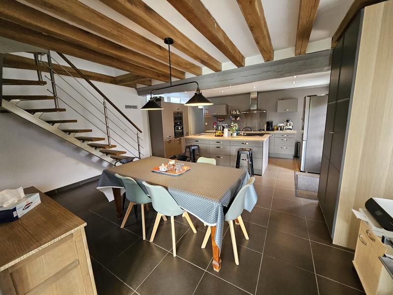 Maison - 143 m² - 9 pièces