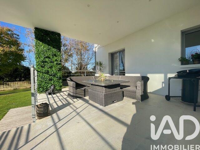 Maison - 290 m² - 8 pièces