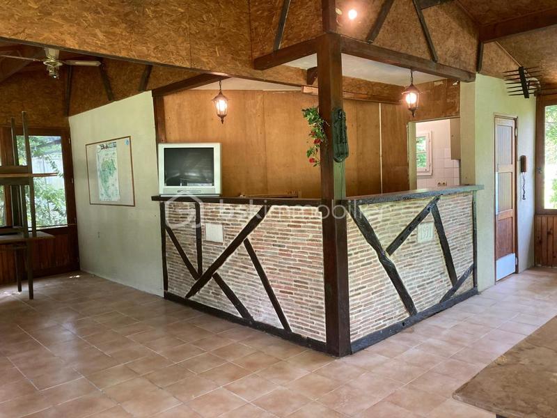 Propriété - 197 m² - 11 pièces