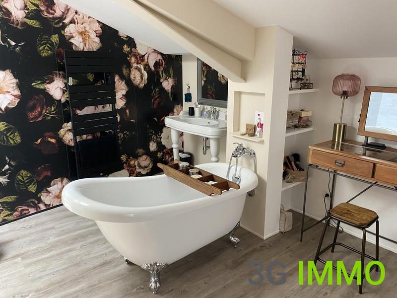 Maison - 204 m² - 7 pièces