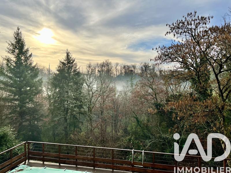 Maison - 235 m² - 7 pièces