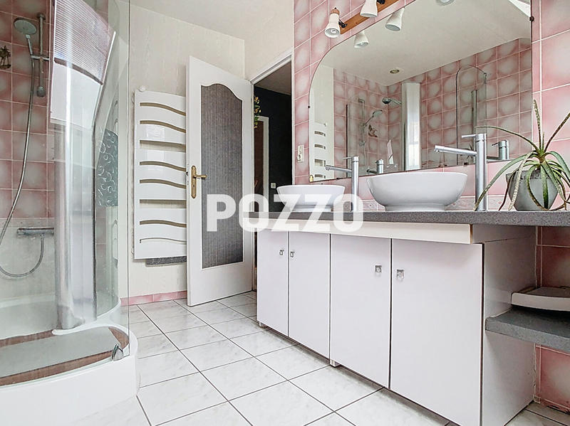 Maison - 185 m² - 10 pièces