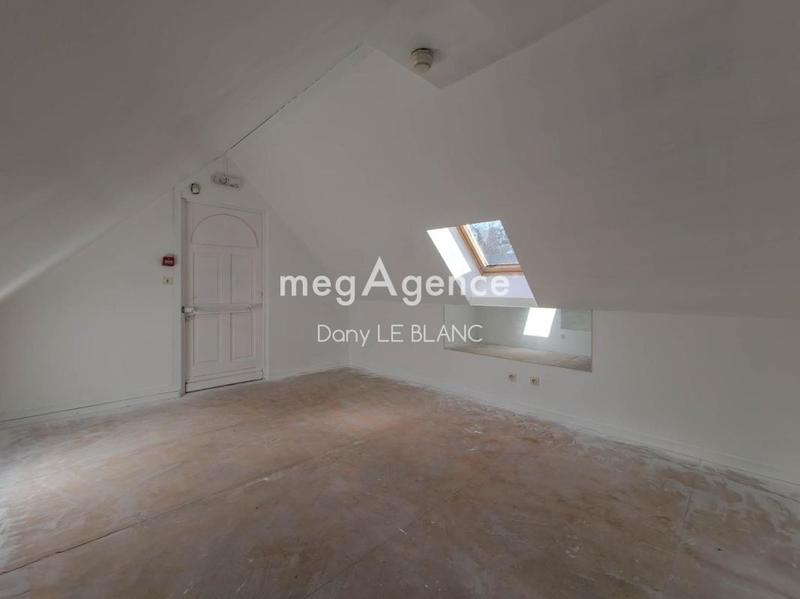 Local commercial - 200 m² - 6 pièces