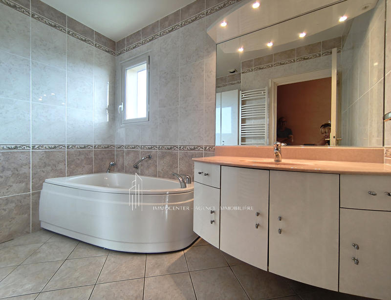 Appartement - 160 m² - 4 pièces