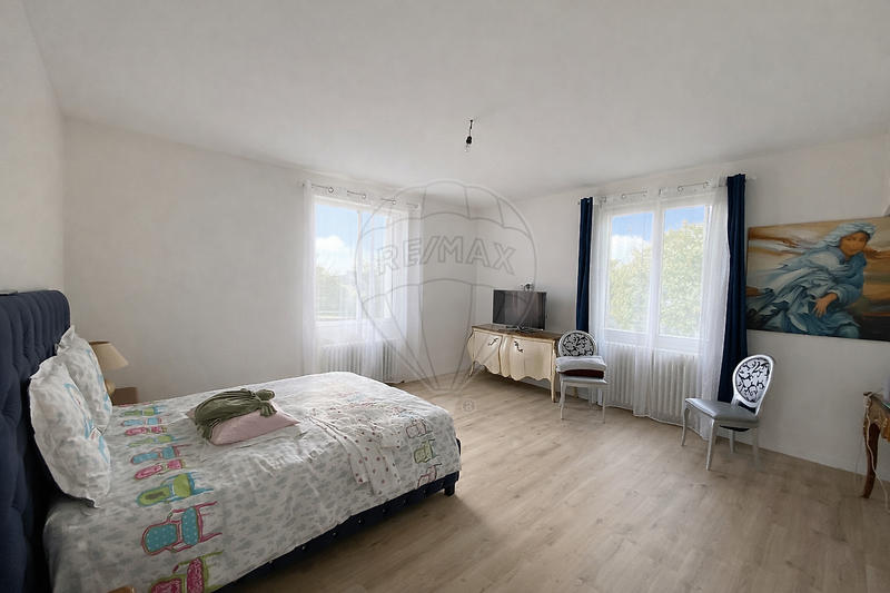 Pavillon - 230 m² - 7 pièces