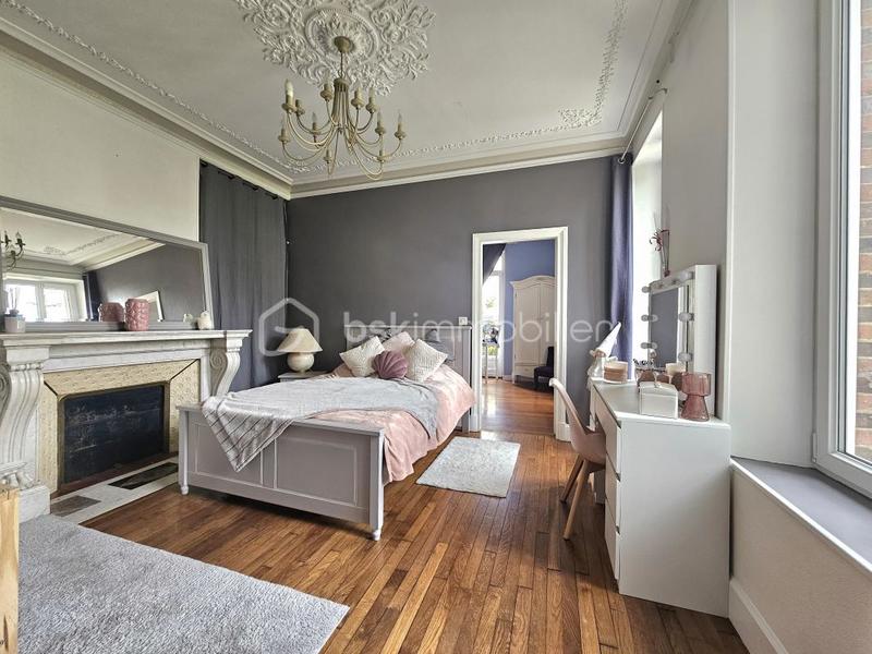 Maison - 208 m² - 8 pièces