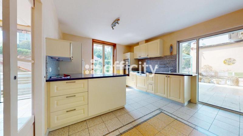 Maison - 333 m² - 8 pièces