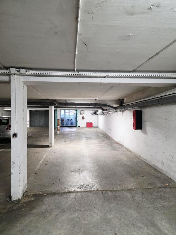 Parking / Garage - 12 m²