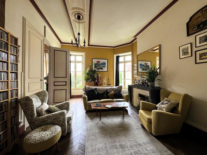 Maison - 410 m² - 16 pièces