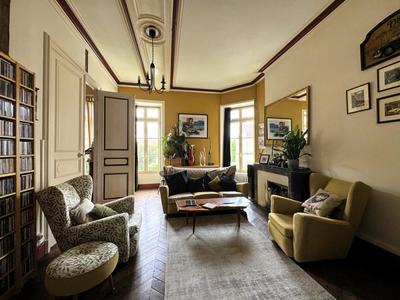 Maison - 410 m² - 16 pièces