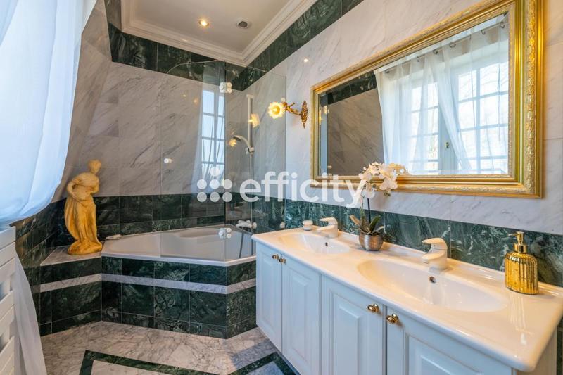 Maison - 193 m² - 7 pièces