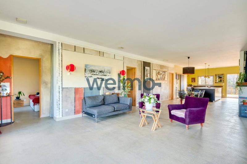 Maison - 360 m² - 10 pièces