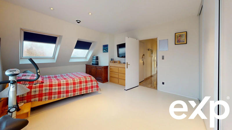 Maison - 210 m² - 7 pièces