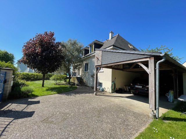 Maison - 223 m² - 9 pièces