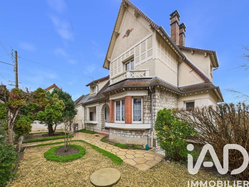 Maison - 209 m² - 9 pièces