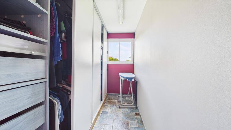 Propriété - 252 m² - 9 pièces
