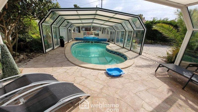 Maison - 233 m² - 9 pièces