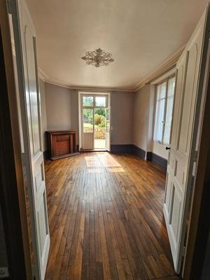 Maison - 303 m² - 8 pièces