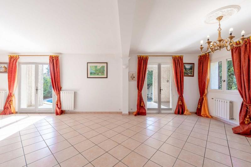 Villa - 222 m² - 6 pièces