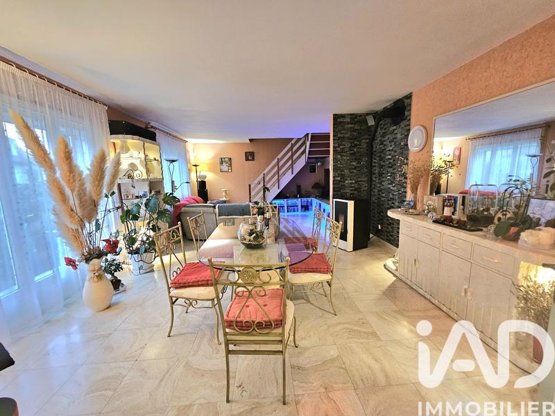 Maison - 197 m² - 7 pièces