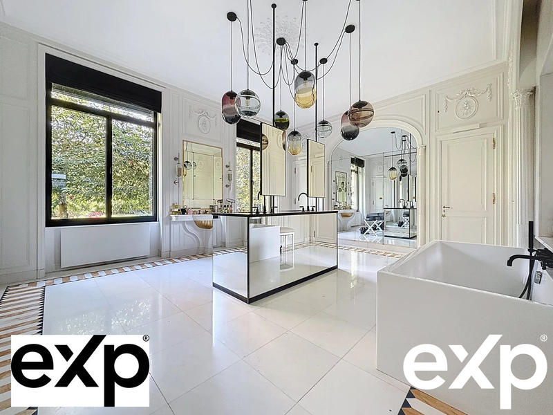 Maison - 1 032 m² - 18 pièces