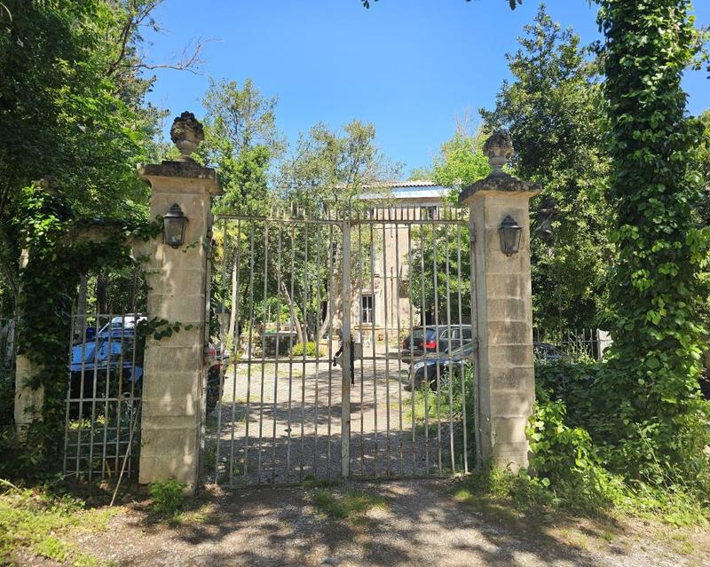 Maison - 790 m² - 15 pièces